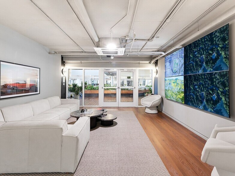 Building Photo - 555 NE 34th St