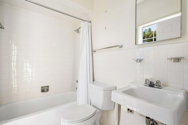 Building Photo - 157 Wells Rd