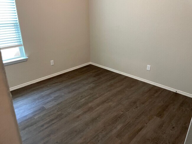 Building Photo - Four Bedroom | Two Bath Home in Scott's Ho...