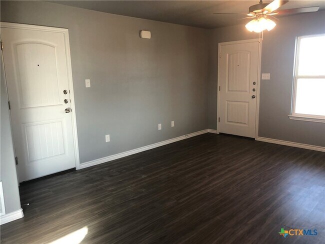 Building Photo - 1818 Castroville Trl