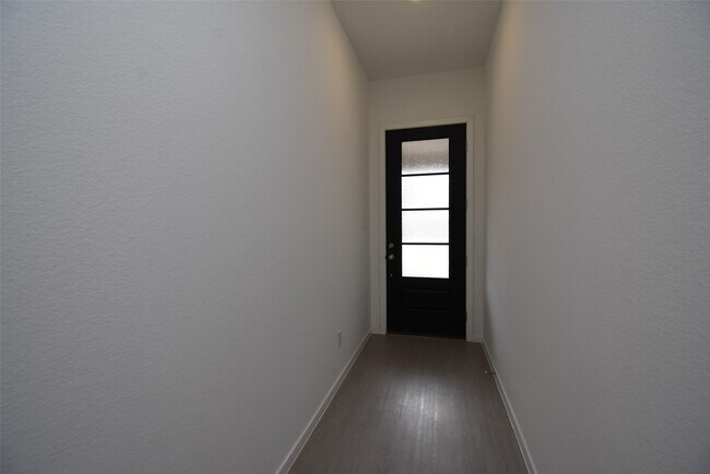 Building Photo - 6303 Golden Seaton Dr