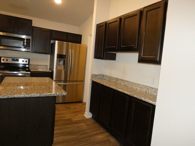 Building Photo - 5637 Peach Dr