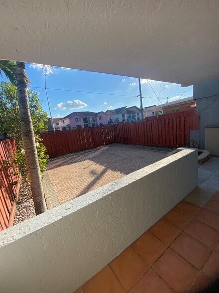 Building Photo - 1725 W 60th St