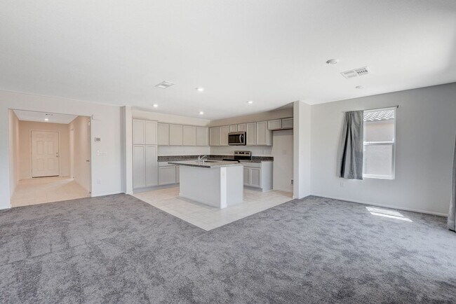 Building Photo - Newer Home in Indian Springs!