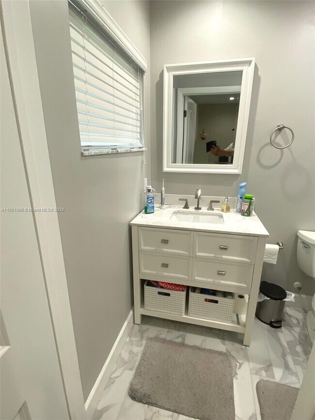 Building Photo - Southwest 77th Avenue, Pinecrest, FL 33156...