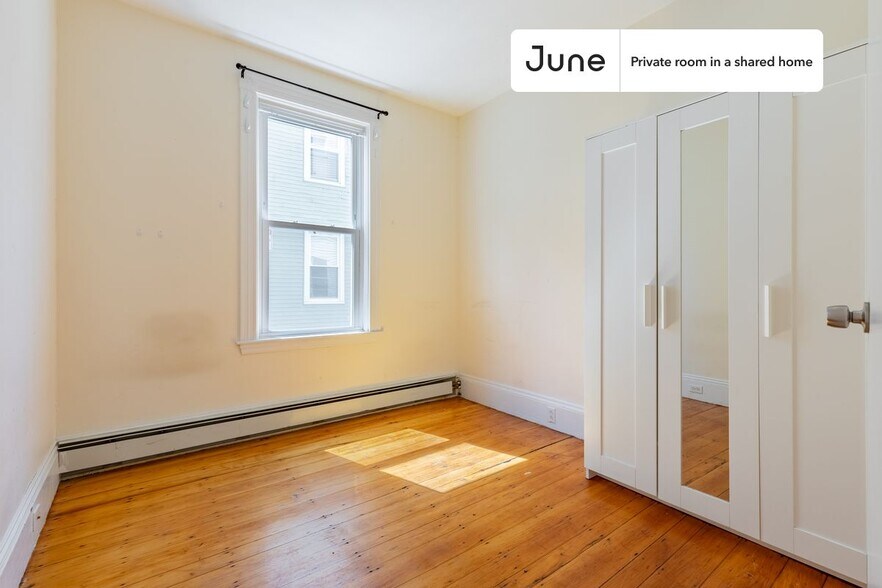 Building Photo - Room in Shared 4 bed/1.5 bath home