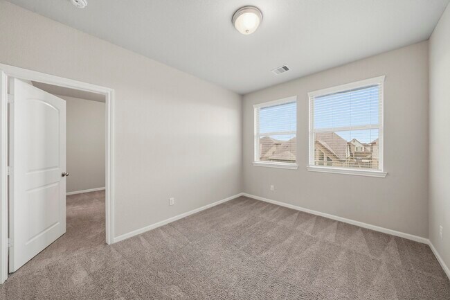 Building Photo - 8734 Laurel Crest Dr