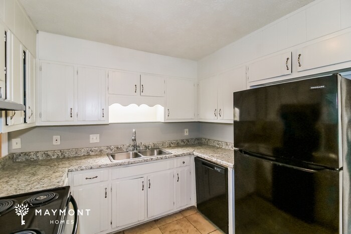 Building Photo - 60 Juliana Dr