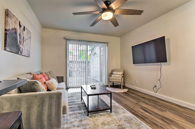 Building Photo - 4015 W 7th St