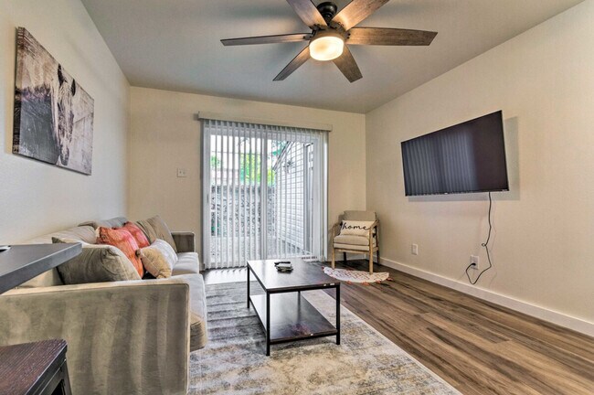 Building Photo - 4021 W 8th St