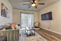 Building Photo - 619 S Cedar St