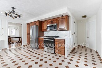 Building Photo - 18 Bailey St