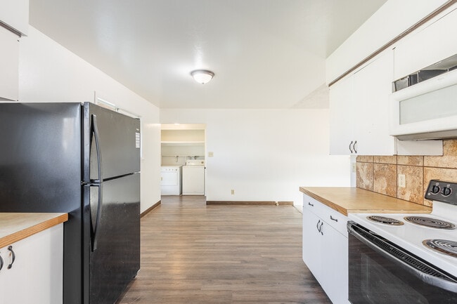 Building Photo - 1609 N Plateau Ave