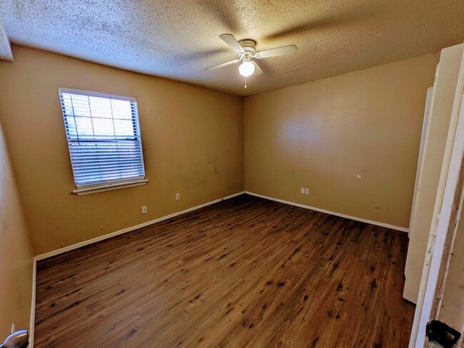 Building Photo - 2 bed, 1.5 bath condo in Norman, OK with c...