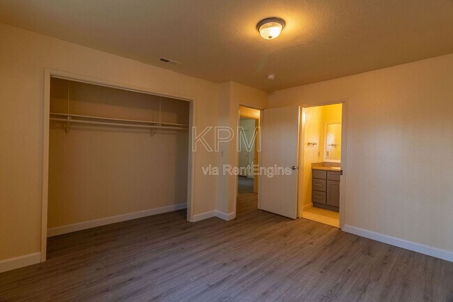 Building Photo - 1036 Princess Dr