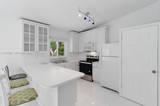 Building Photo - 9617 SW 144th Pl