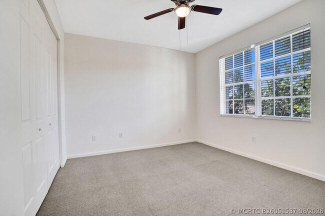 Building Photo - 606 W Circle Dr