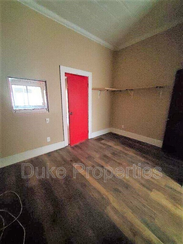 Building Photo - 661 Thurston Rd