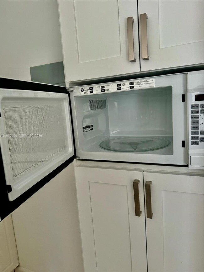 Building Photo - 1240 NE 12th Ave