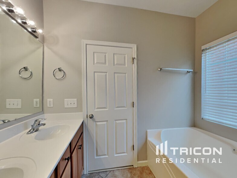 Building Photo - 2513 Hester Ct