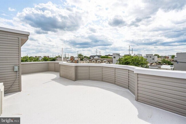 Roof deck - 2356 Gerritt St