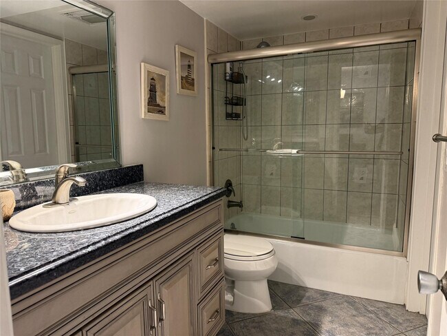 Building Photo - 1161 Hillsboro Mile