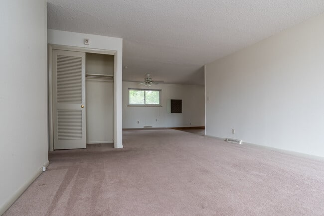 Building Photo - 8451 E Briarwood Blvd