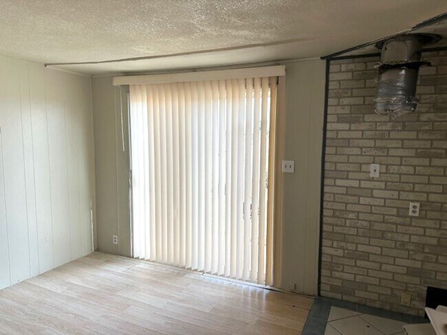 Building Photo - 3 bedroom double wide in Spring Creek