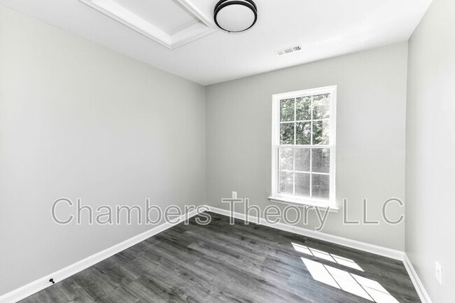 Building Photo - 43642 Lees Mill Square