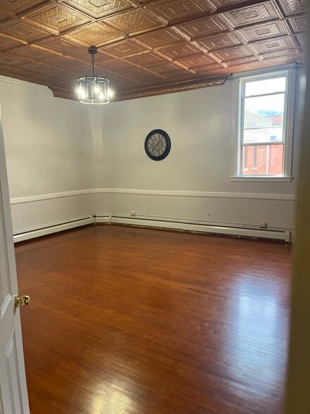 Building Photo - 9 W Main St