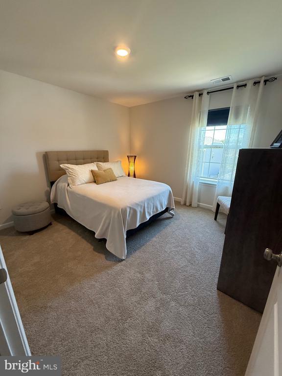 Building Photo - 13 Outsail Ave