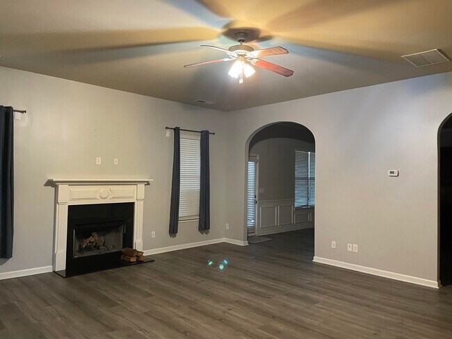 Building Photo - 527 Telegraph Dr