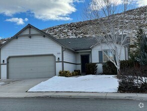 Building Photo - Beautiful 3-bedroom home available in East...