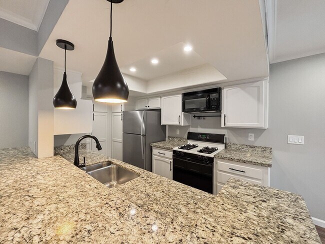 Building Photo - Modern 2BD/2BA Condo in El Cerrito W/ A/C,...