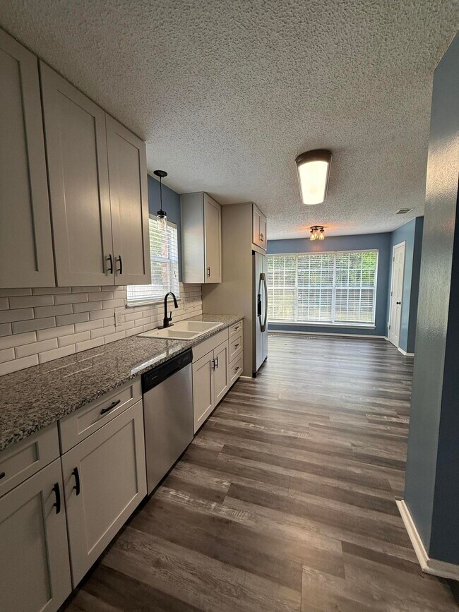 Building Photo - 5 Neptune Dr