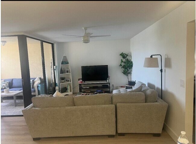 Building Photo - 955 Egret Cir