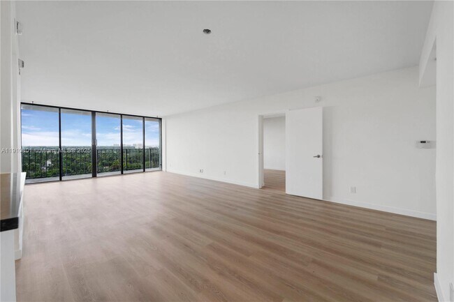 Building Photo - 780 NE 69th St