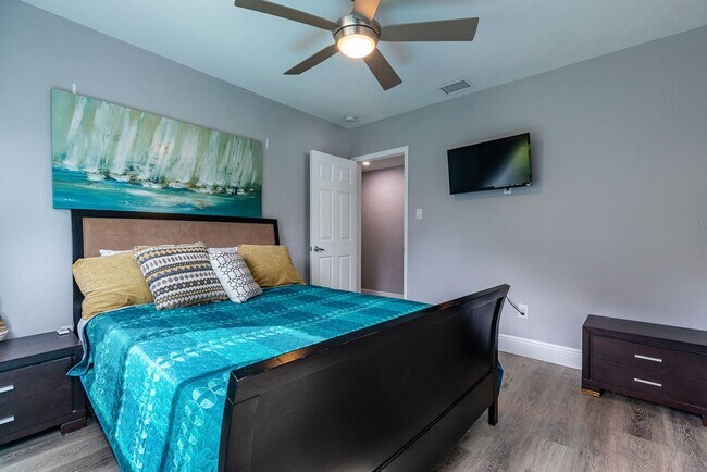Building Photo - Virginia Park Gem, Renovated 3 Bed, 2 Car Garage, Large Private Backyard