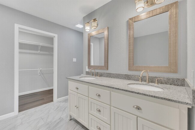 Building Photo - 6923 Creek Village Dr
