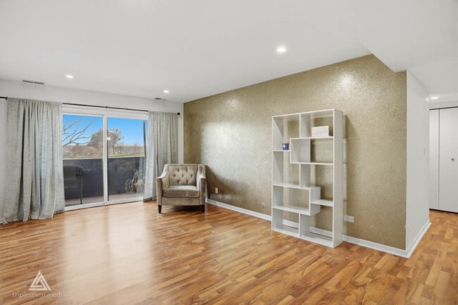 Building Photo - 7301 Willow Springs Rd