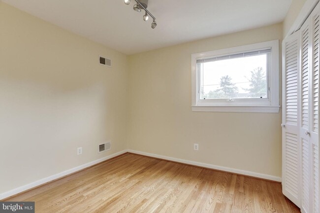 Building Photo - 6500 Wilson Ln