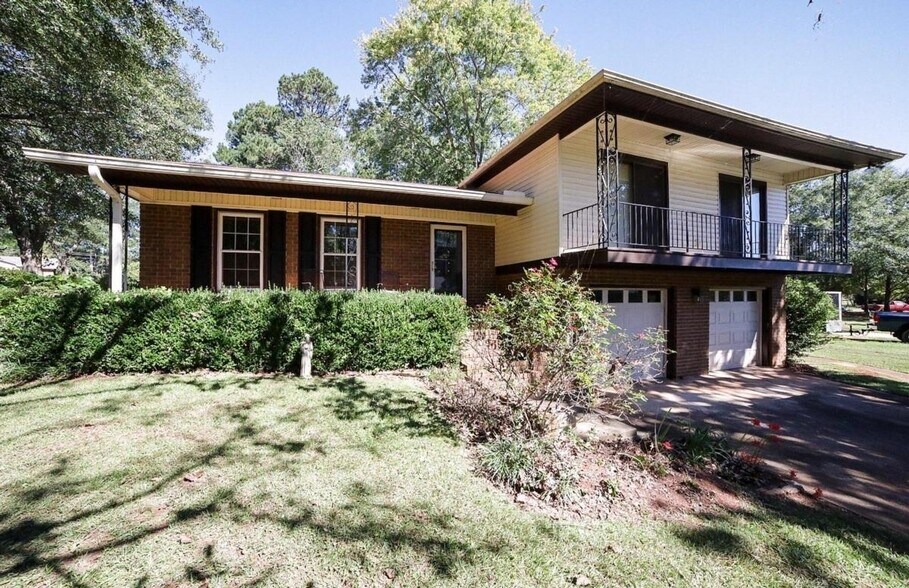 Front view - 1471 Crooked Creek Rd