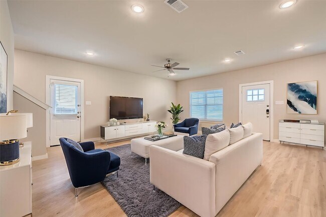 Building Photo - 4145 Sarno Dr