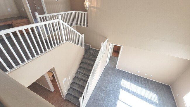 Building Photo - 5 Bedroom Home