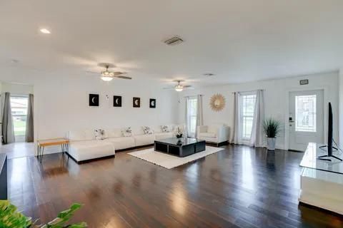 Building Photo - 3170 NW 68th Ct