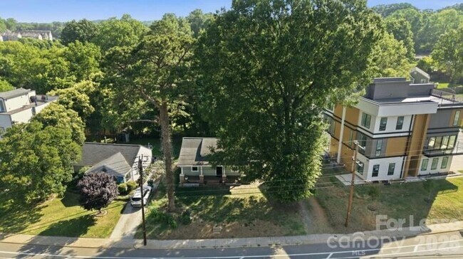Building Photo - 2508 Rozzelles Ferry Rd