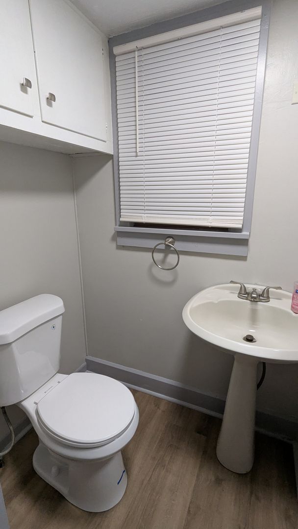 Building Photo - Welcome to this newly renovated gem located in the heart of North Canton