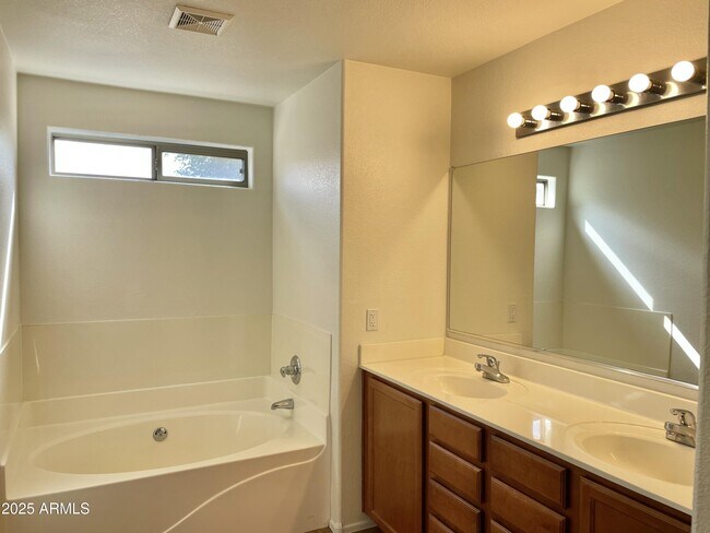 Building Photo - 3871 E Jasper Dr