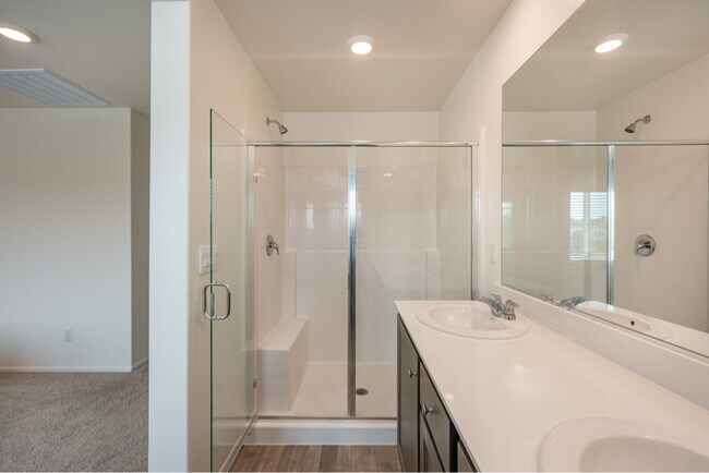 Building Photo - 28650 New Yorker Ln