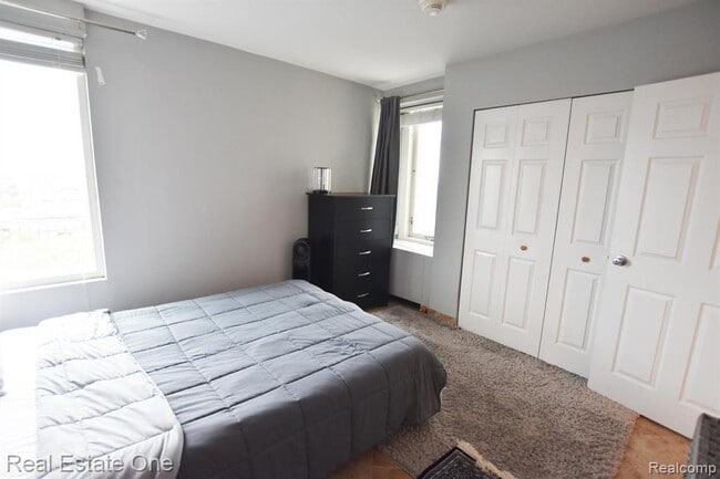 Building Photo - 555 E William St